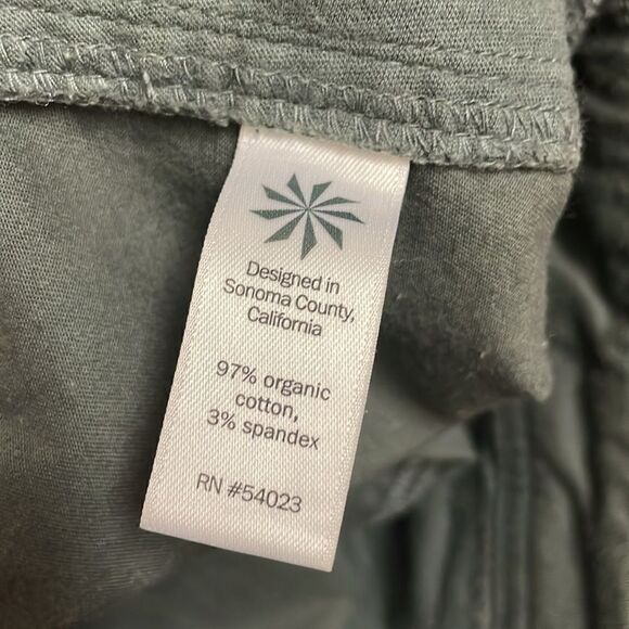 Athleta Jasper Green Organic Cotton Shorts w/Side Buckles (Size: 14) - Picture 11 of 16